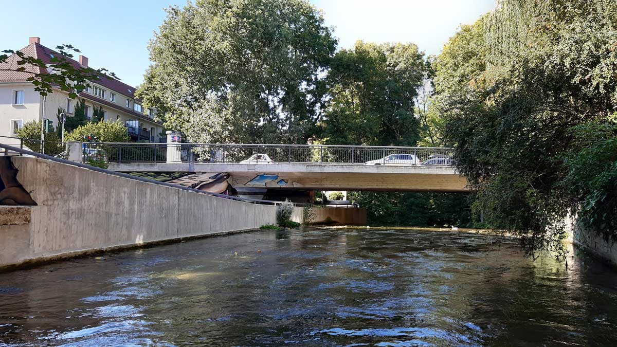 Flusswanderung am Gerawehr Talstraße in Erfurt.