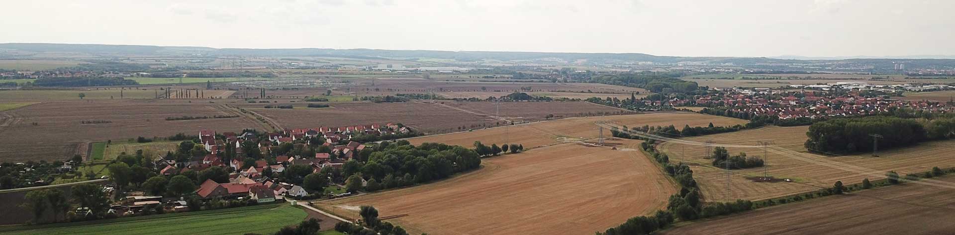 Luftbild von Töttleben und Kerspleben im Hintergrund Erfurt.
