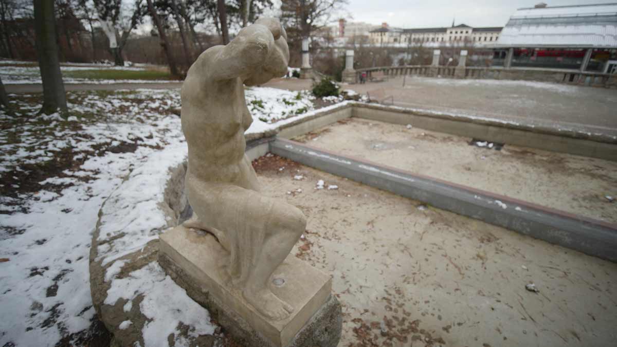 Kopie der Brunnenfigur "Die Badende" des Bildhauers Arthur Lewin-Funcke.