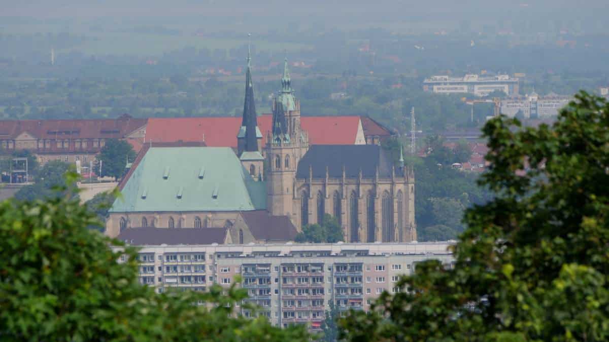 Blick auf den Dom Erfurt vom Aussichtspunkt Tannenwäldchen
