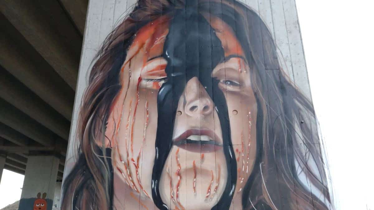 Fotorealistisches Graffiti Portrait einer Frau Erfurt