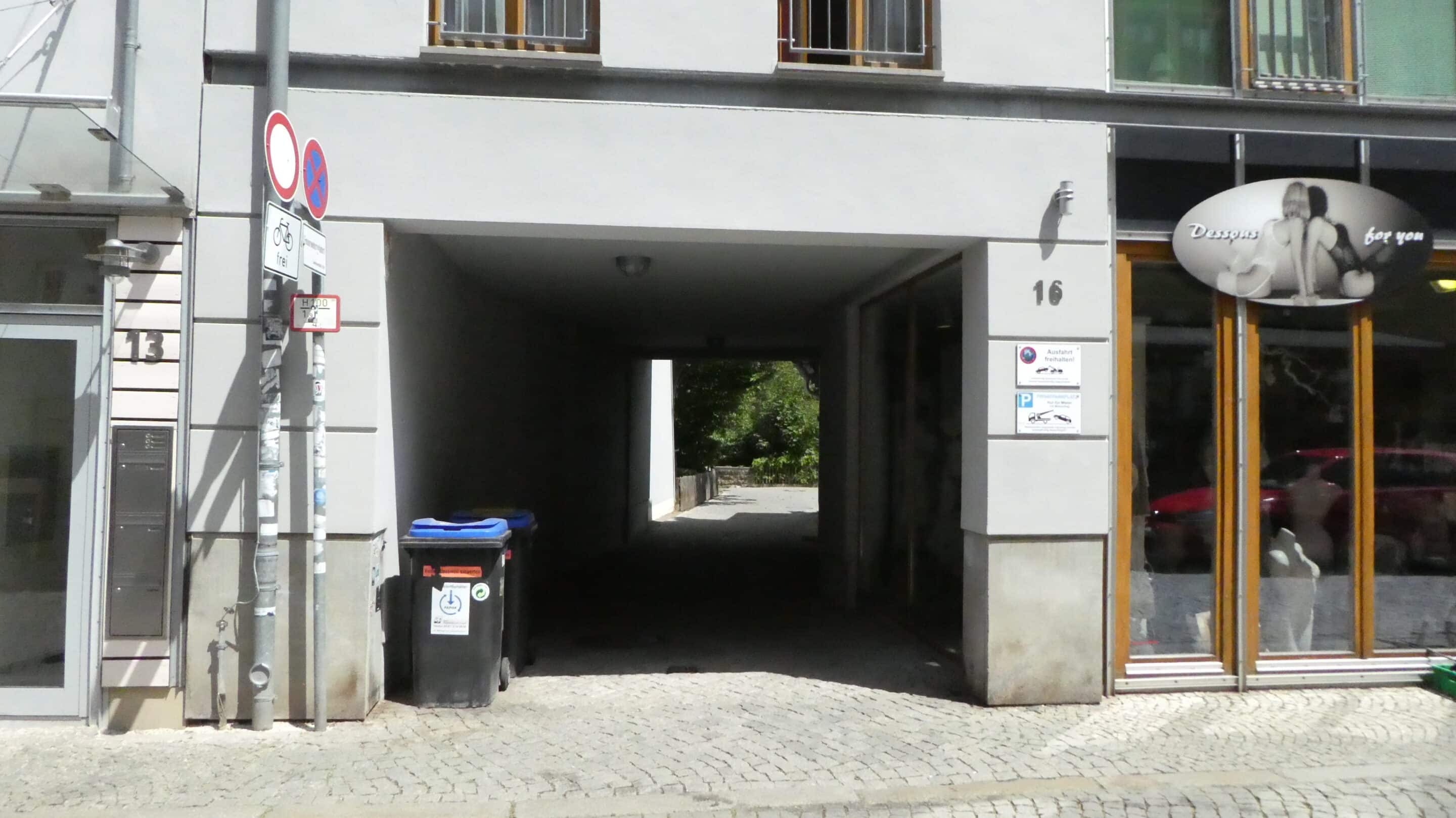 Der Eingang zur Nonnengasse in Erfurt von der Langen brücke