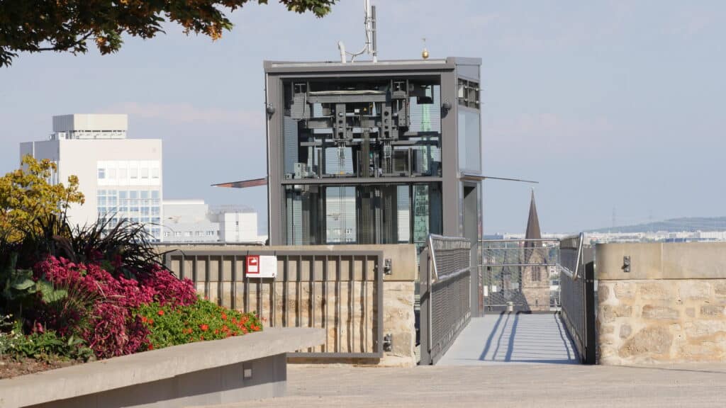 Aufzug zum Petersberg in Erfurt. Das Bauwerk enstand im Zuge der BuGa 2021 in Erfurt._erfurt