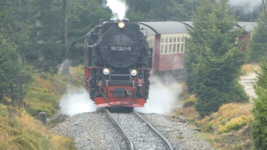 Dampflok der Brockenbahn auf dem Weg zum Brocken scaled_erfurt