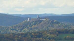 Die Wartburg Eisenach. Blick Grosser Hoerselberg._erfurt