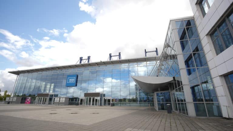 Mit der EVAG zur „90er Super Show“ in der Messe Erfurt
