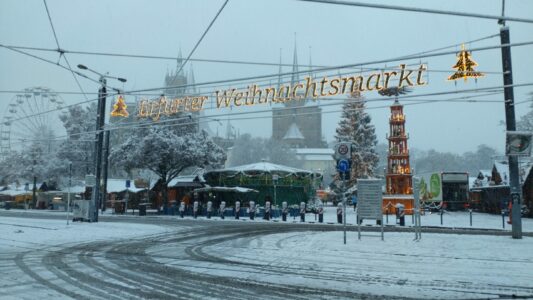 Weihnachtsmarkt Erfurt im Schneetreiben scaled_erfurt