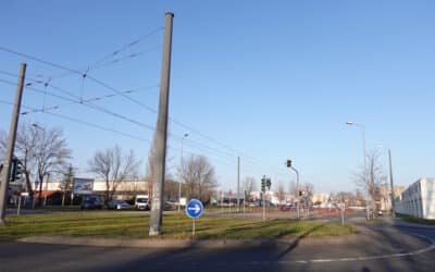 Ford stößt mit Straßenbahn zusammen