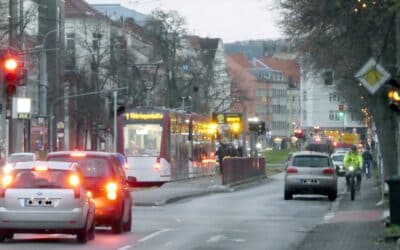 LPI-EF: Gegen Autotür gefahren