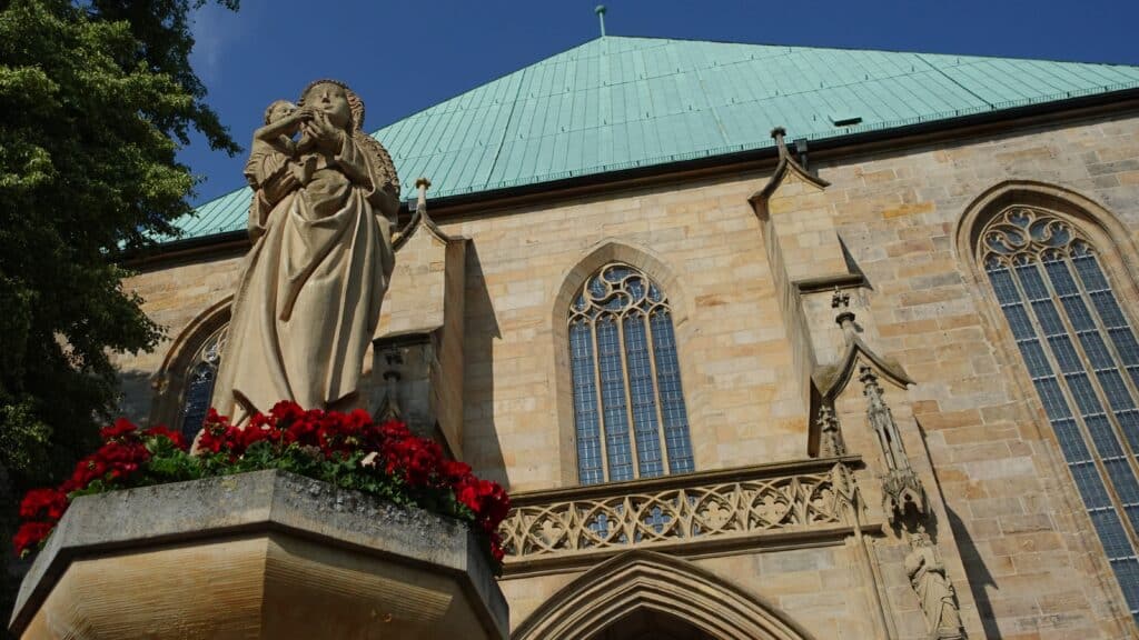 Dom Erfurt mit Mariensttue an der Westseite_erfurt