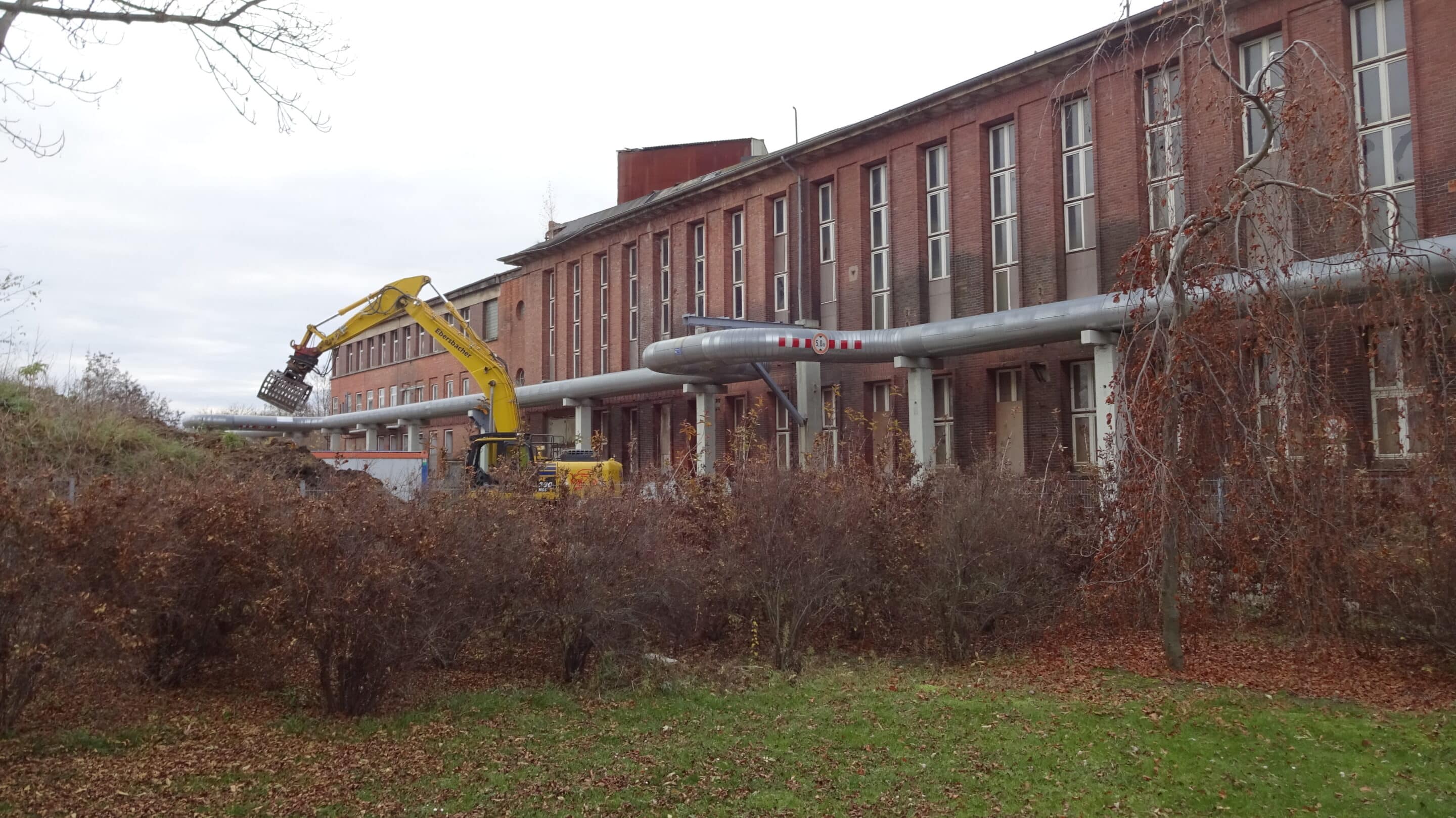 Abriss beginnt am Heizkraftwerk Erfurt Gispersleben. Foto vom 12.11.2015.