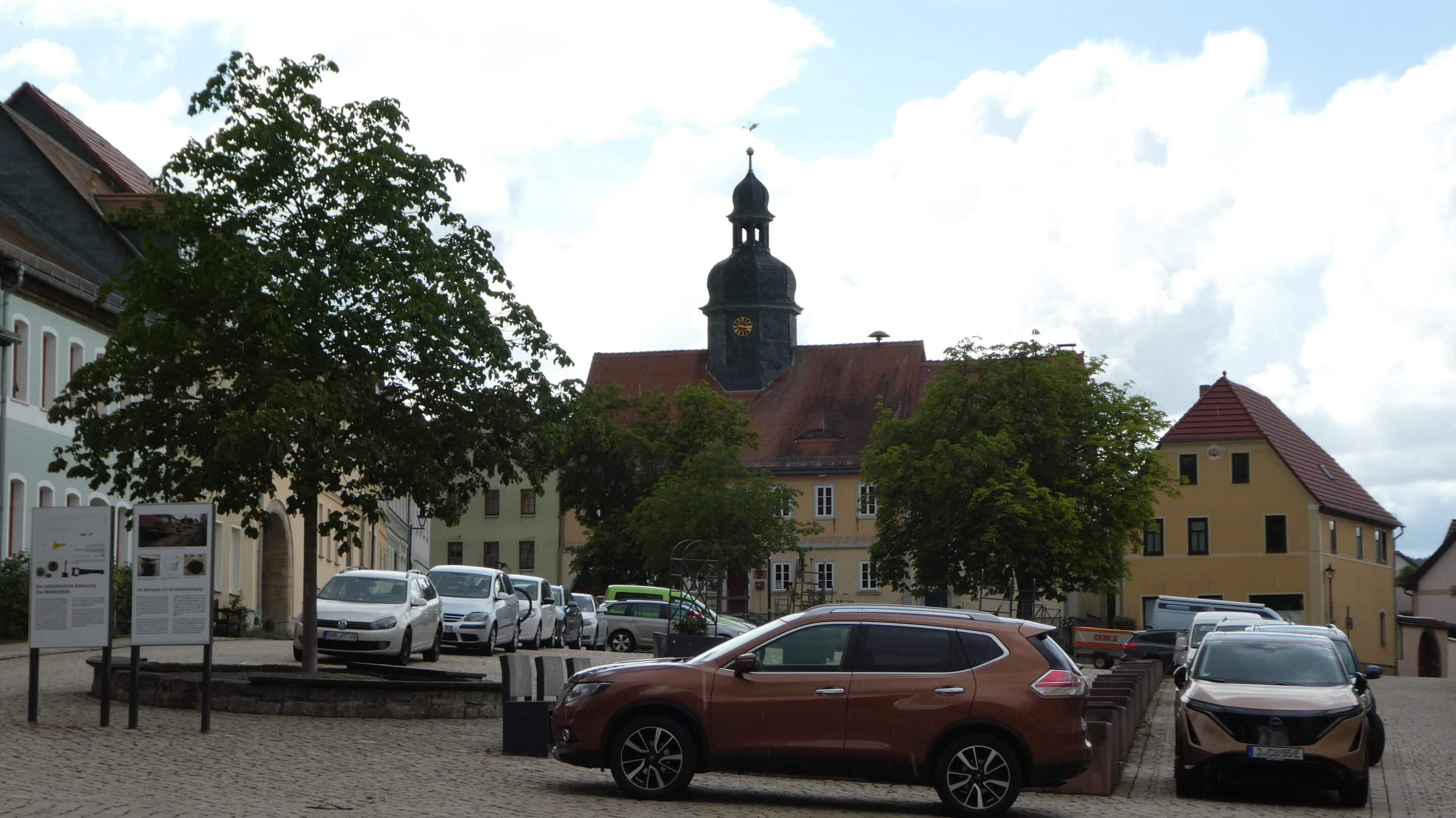 Der Ort Dornburg in Thüringen mit Marktplatz.