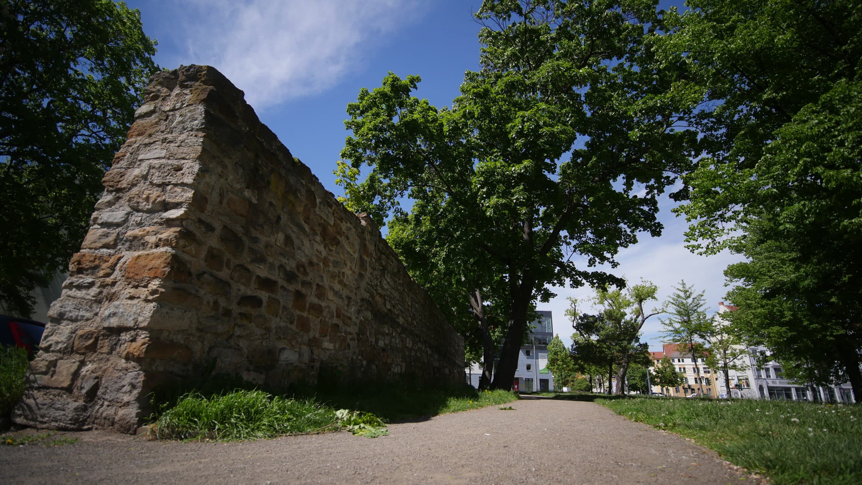 Johannesmauer an der Johannesstraße in Erfurt. Ehemalige innere mittelalterliche Stadtmauer.