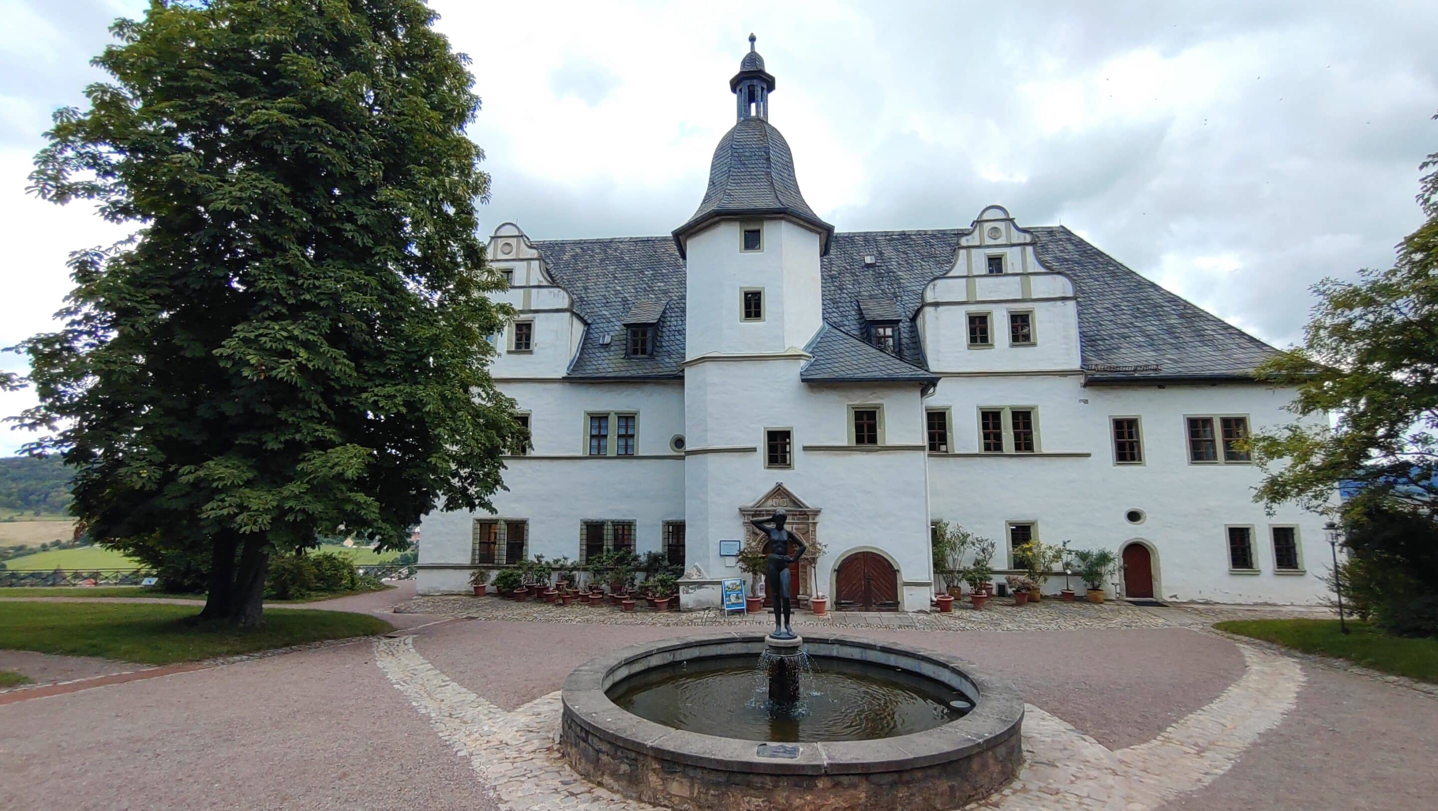 Renaissance-Schloss der drei Dornburger Schlösser an der Saale bei Jena.