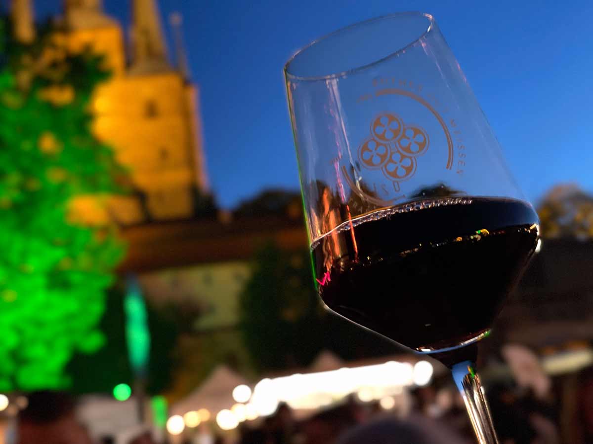 Besucher auf dem Weinfest in Erfurt