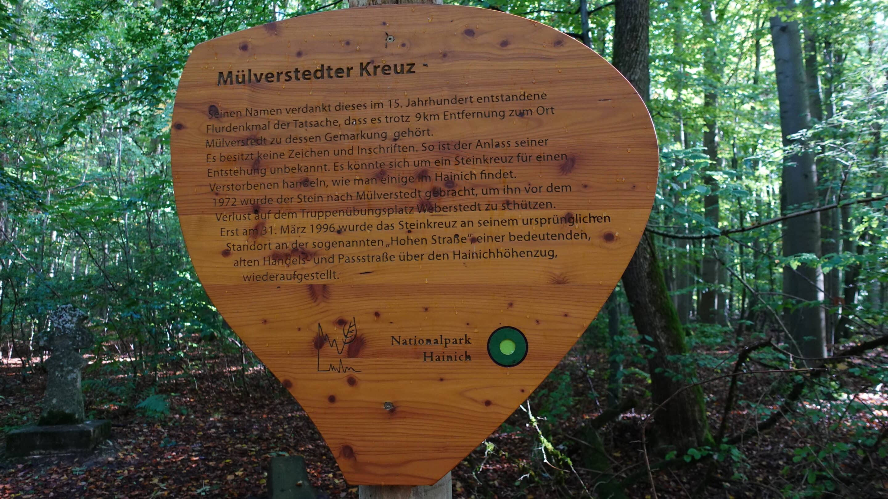 Hinweisschild zum Mülverstedter Kreuz im Buchenwald Hainich einem Nationalpark bei Eisenach in Westthüringen.