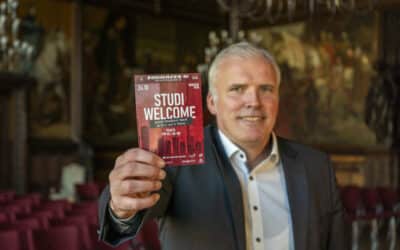 Oberbürgermeister Andreas Bausewein begrüßt die neuen Studierenden in Erfurt