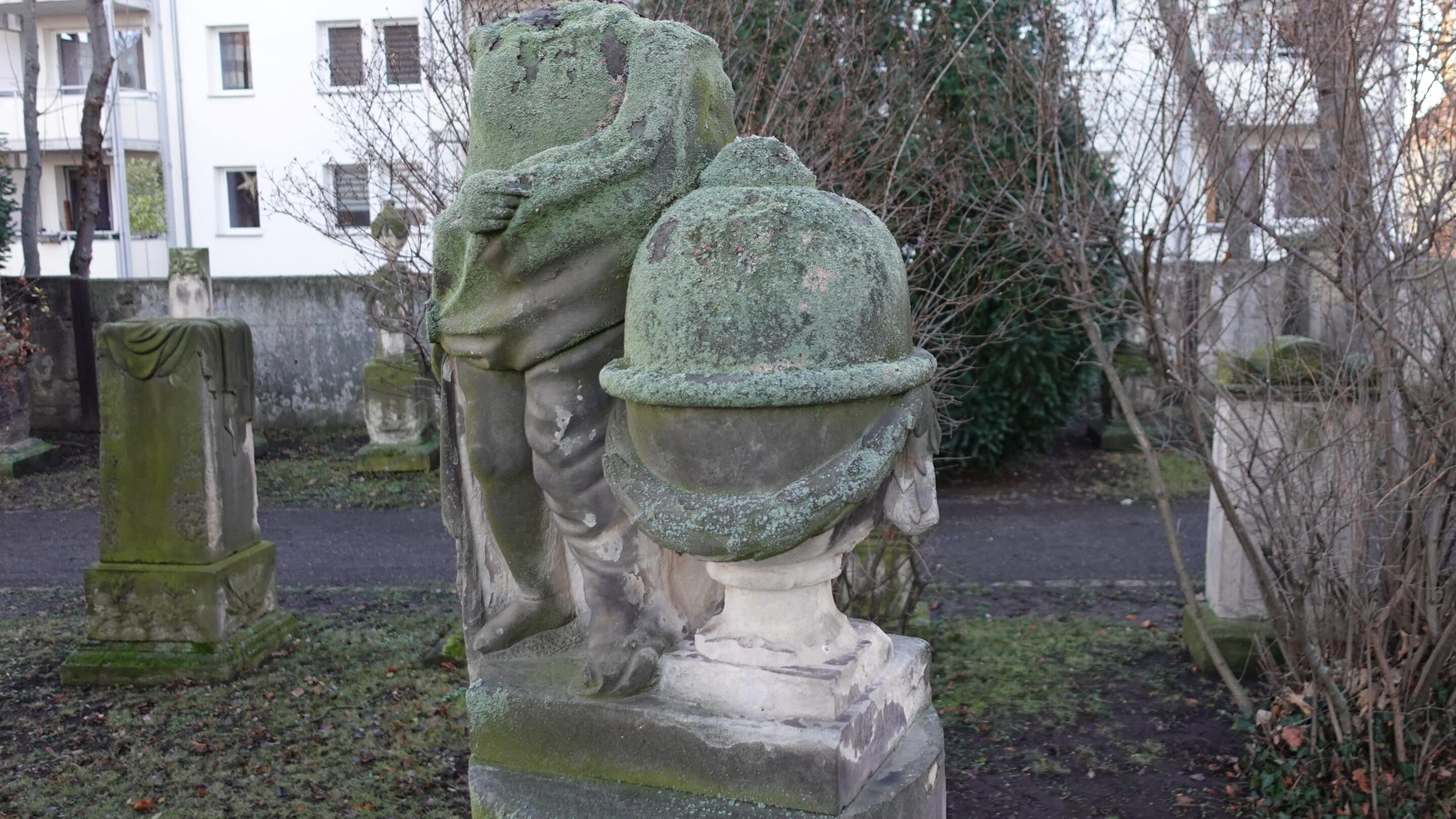 Grabsteine aus Sandstein evangelischer Friedhof Peter und Paul Stotternheim Erfurt