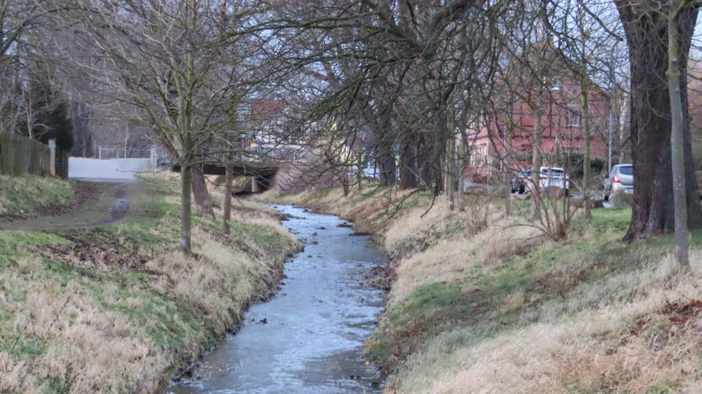 Der Weissbach in Kuehnhausen fuehrt Wasser_erfurt