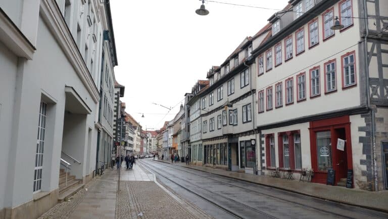 28-Jähriger raubt Senior aus und leistet anschließend Widerstand