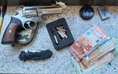 Gefährlicher Fahrgast: Revolver, Bargeld & Messer