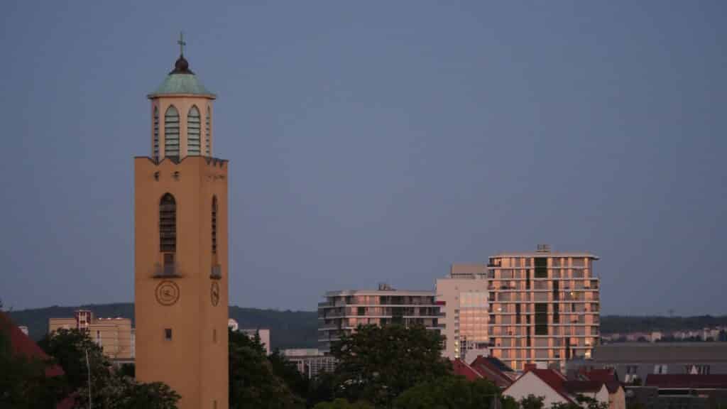 Turm der Lutherkirche Erfurt Nord im Abendlicht_erfurt