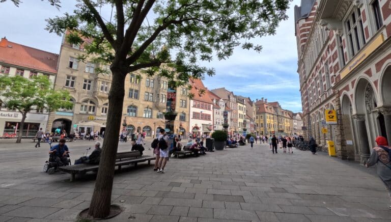 Mann greift Passantinnen an