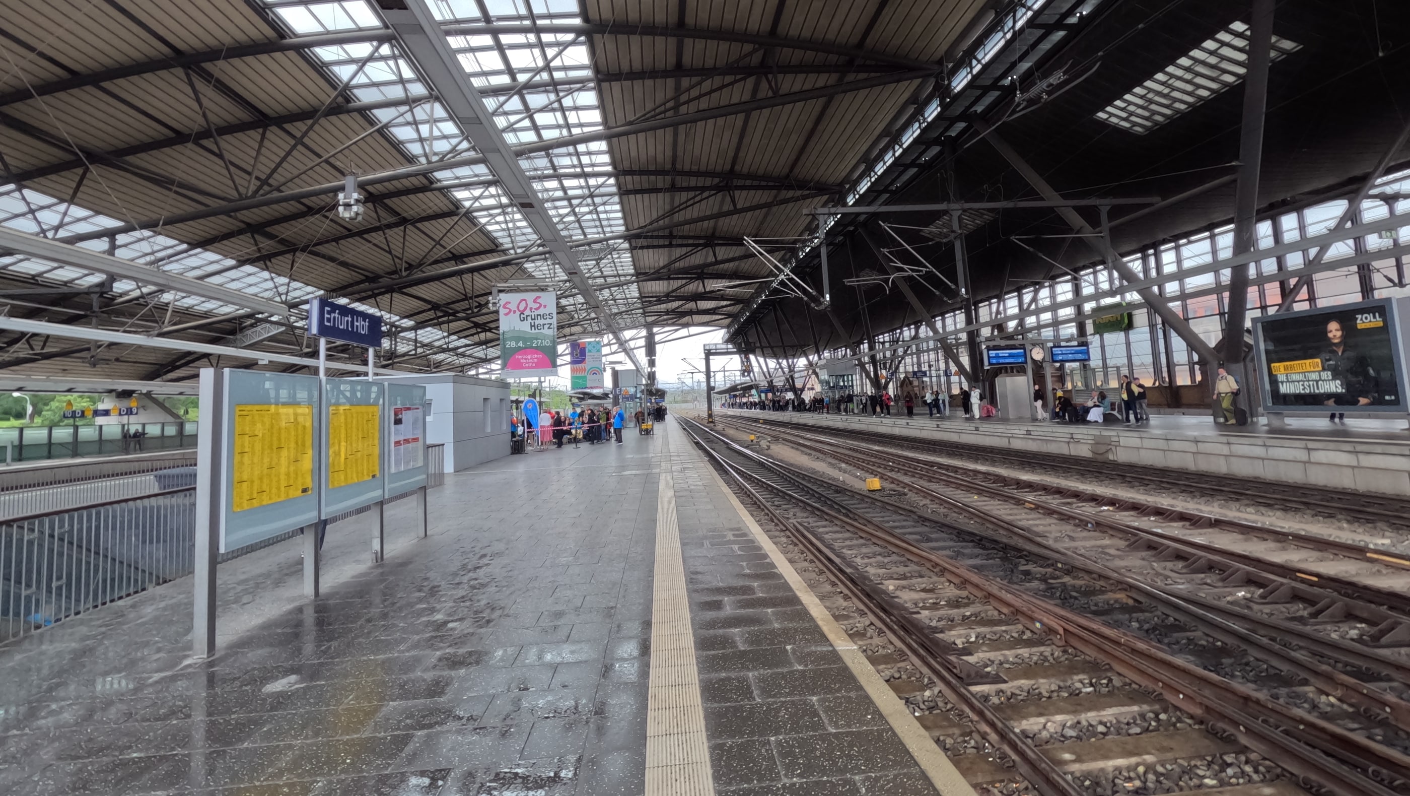 Mit dem ERoller auf dem Bahnsteig Ich liebe Erfurt!