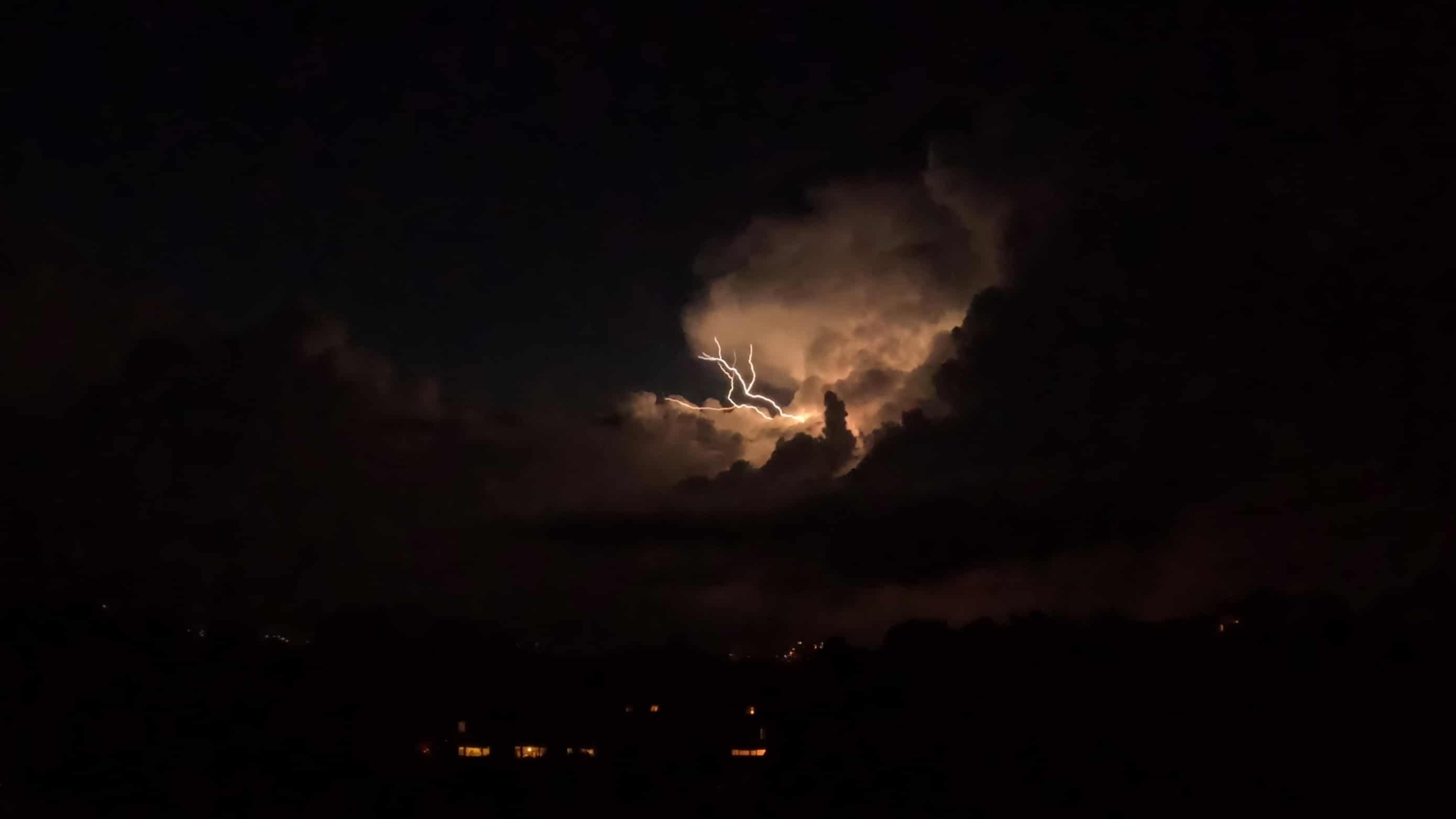 Lightning during the thunderstorm on August 14th, 2024 in Erfurt_erfurt