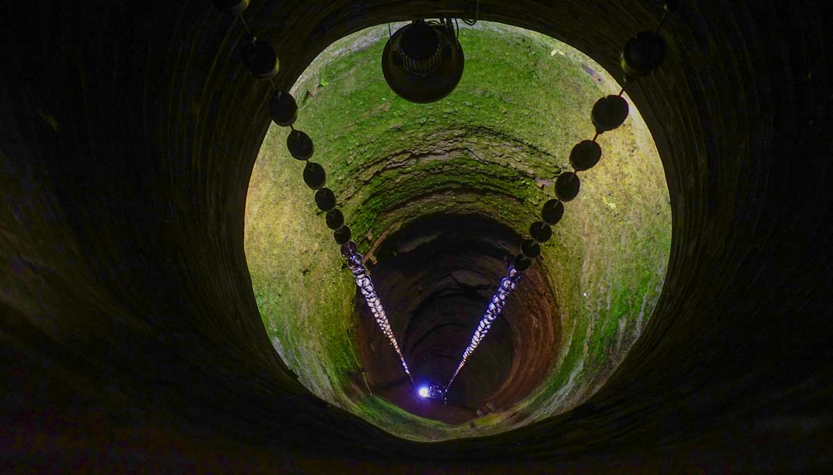 Der 80 Meter tiefe Burgbrunnen der Leuchtenburg