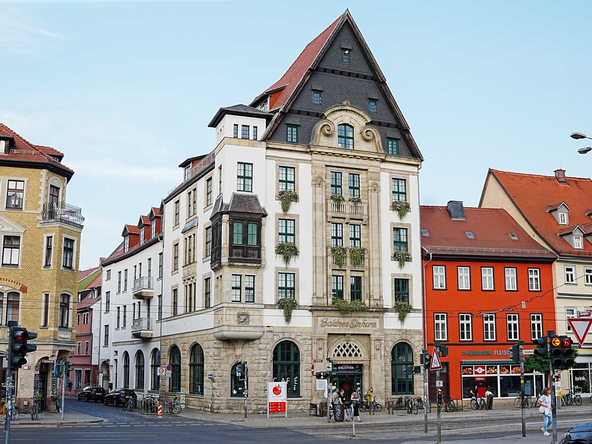 Im Haus zum Goldenen Einhorn ist die Erfurter Stadtbibliothek untergebracht