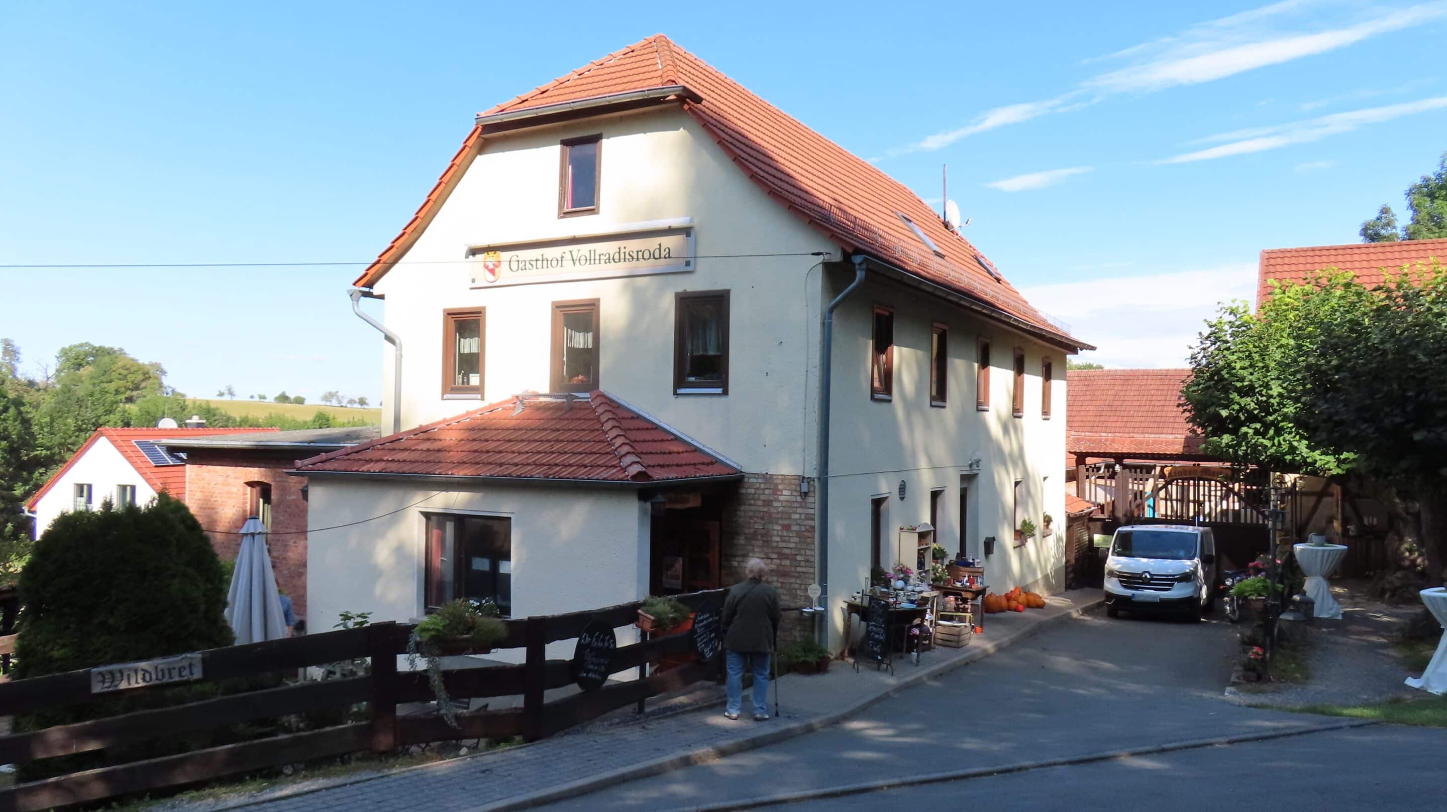 Gasthof Vier Linden in Vollradisroda in Thüringen bei den Uhrdaer Linden, Fundort des Lindenschatz.