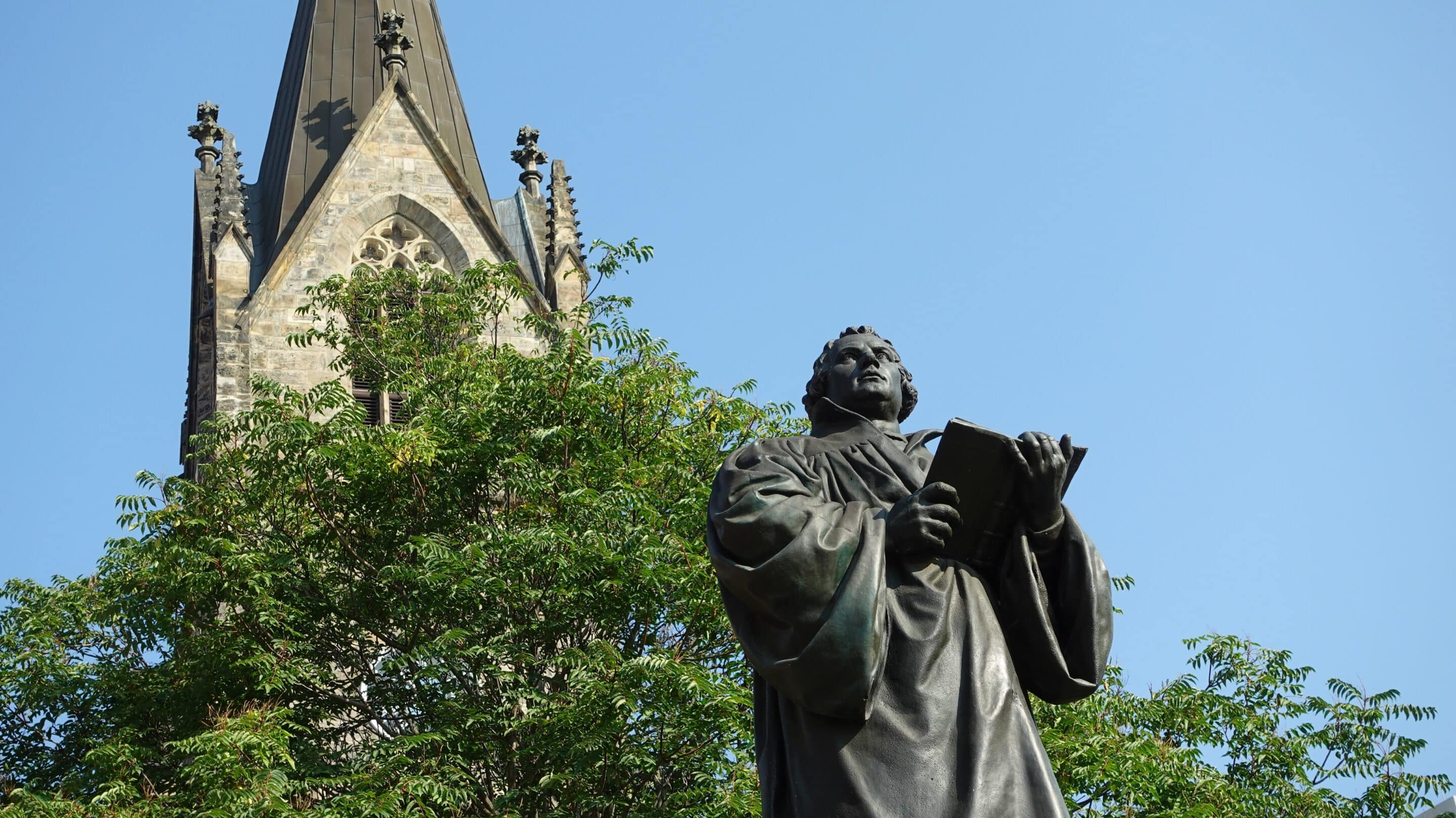 The Luther monument in front of the Kaufmannskirche am Anger in Erfurt.