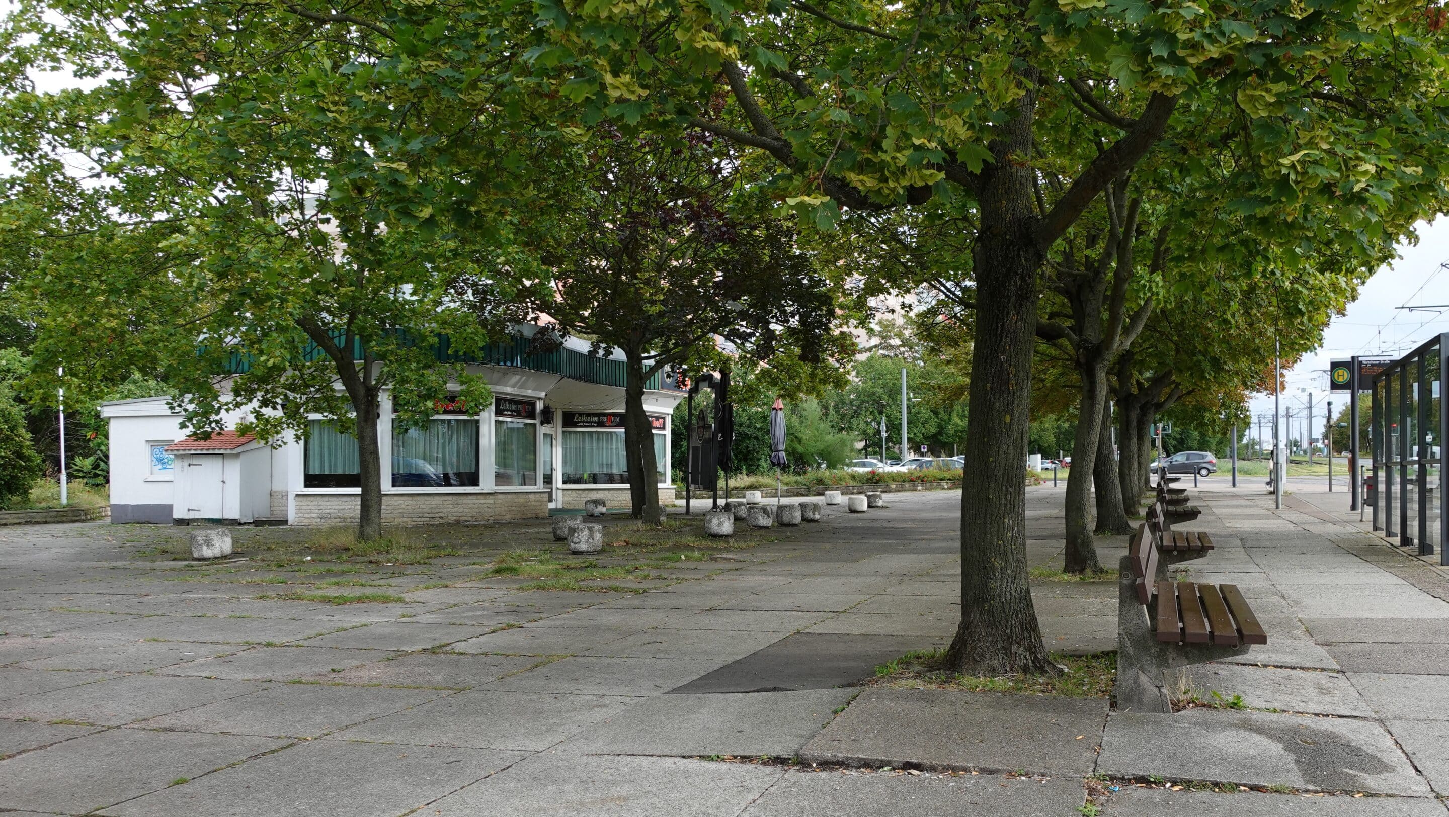 Der Nordstadttreff an der Haltestelle Warschauer Straße am Berlin Platz in Erfurt Nord.