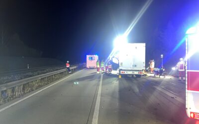 API-TH: Vollsperrung nach schwerem Lkw-Unfall