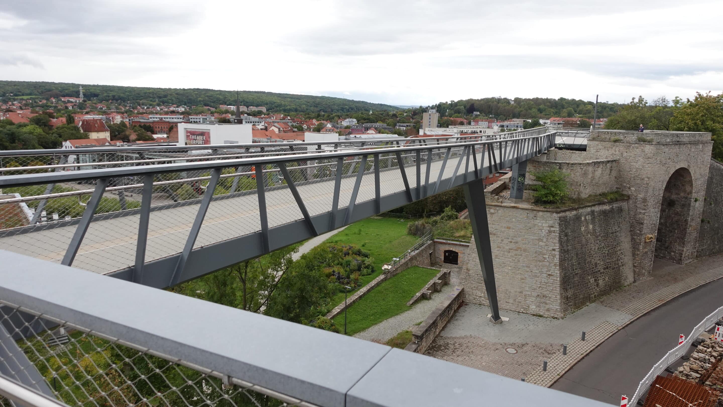 Fassade eines Geschäfts auf der Langen Brücke Erfurt.