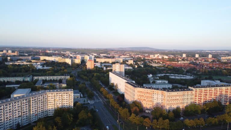 Das Erfurt-Magazin 14 Das Erfurt-Magazin Zwei Autofahrer bei Verkehrsunfall verletzt
