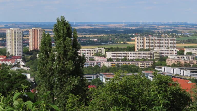 Zeugenaufruf nach Brandstiftung an drei Fahrzeugen