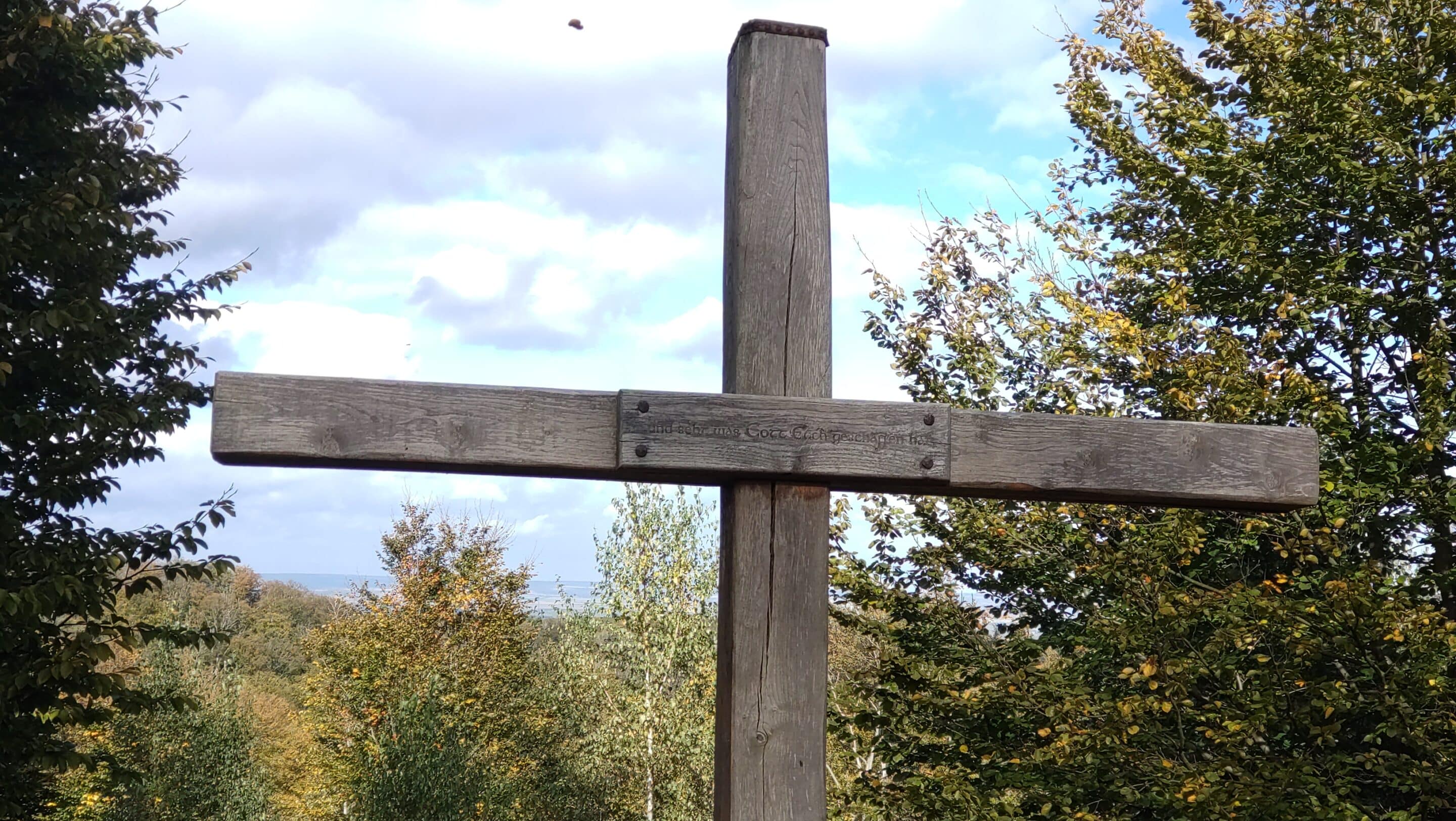 Das Taufkreuz auf der Hohen Schrecke ein Ausflugsziel in Thüringen in der Gemeinde Roßleben Wiehe.