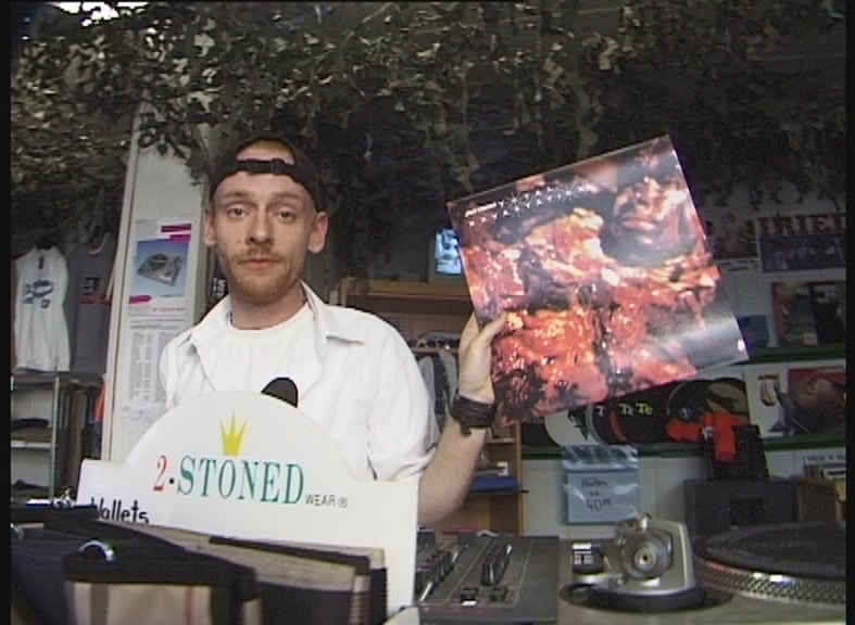 Techno DJ Bez Sven Biereige aus Erfurt in den 1990er Jahren im Pure Record Store