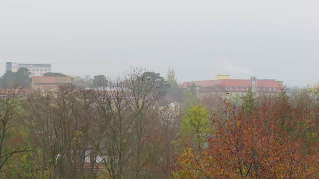 Universitaet und Helios Klinikum vor herbstlichen Nordpark Erfurt_erfurt