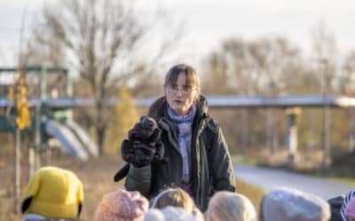 Vorschulkinder erkunden das Leben der Biber in der Geraaue