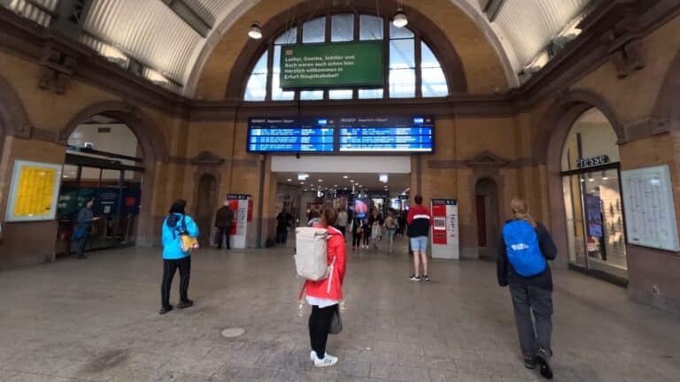 Zechpreller einer Taxifahrt werden am Hauptbahnhof gestellt