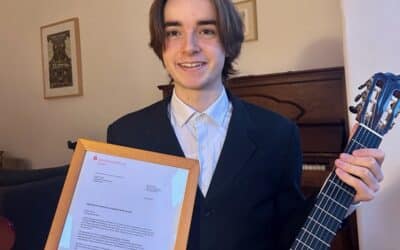 Gitarrenschüler der Musikschule erhält Sparkassenstipendium