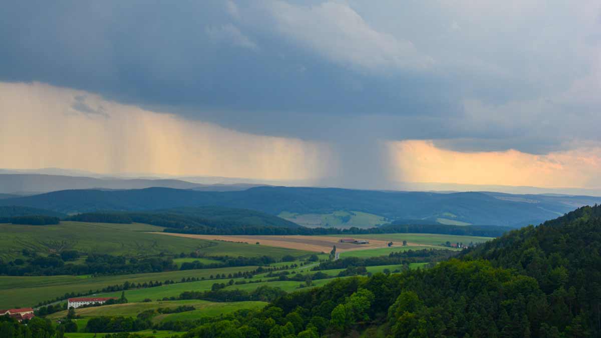 Blick vom Luisenturm nach Süden bei Gewitter