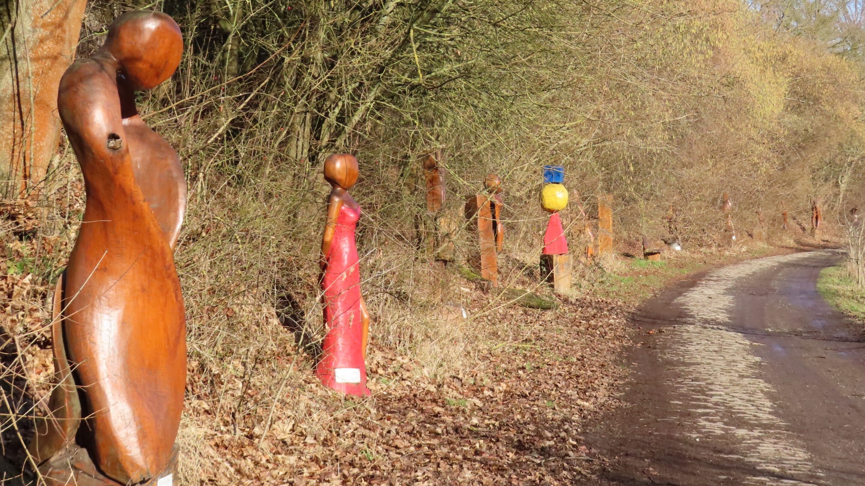 Der Skulpturenweg in Garnbach einem Ort in der Hohen Schrecke in Thüringen.