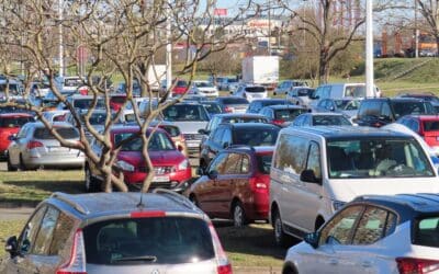 Reifen an mehreren Autos zerstochen