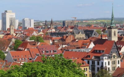 Zwei Mülltonnen angezündet