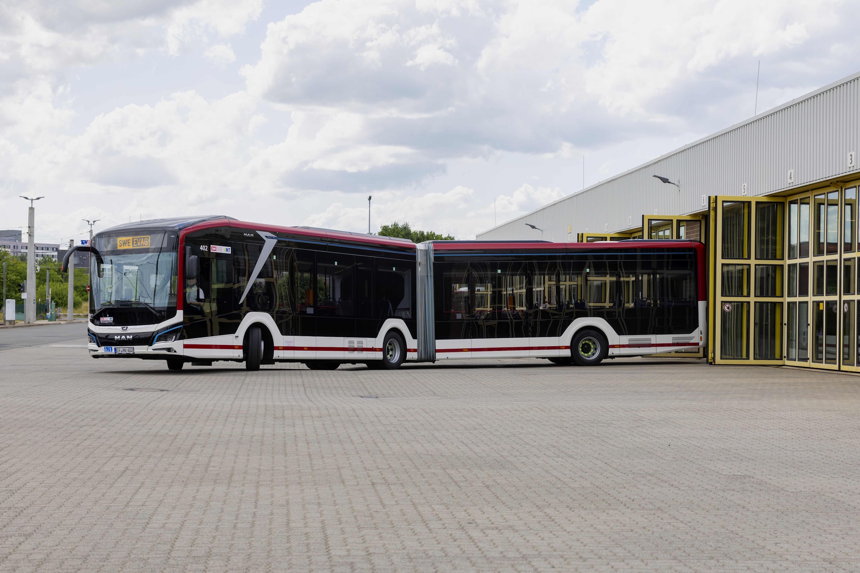 EVAG nimmt erste Elektrobusse in Betrieb 1 EVAG nimmt erste Elektrobusse in Betrieb 260625 ppb 18 web_erfurt