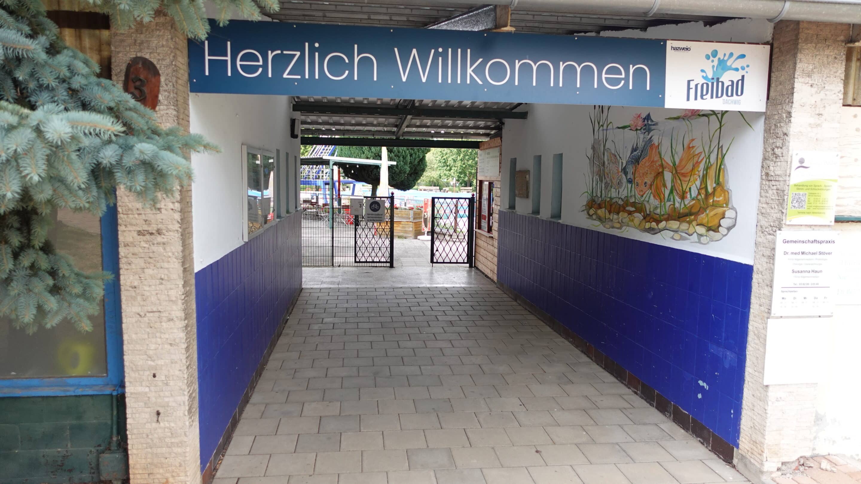 Eingangsbereich Freibad Dachwig in Thueringen in der Naehe von Erfurt scaled_erfurt